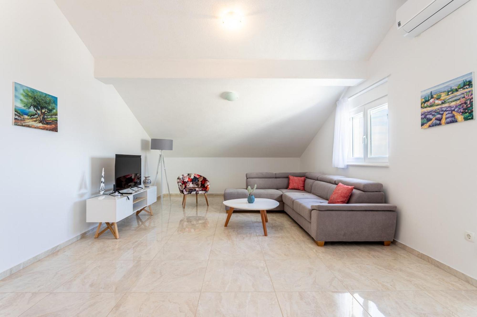 Villa Ana Perfect For Families With Kids And Groups,House With Heated Pool 珀德垂那 外观 照片